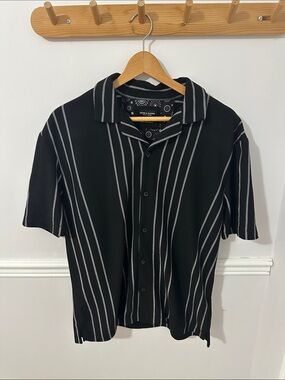 Denim & Flower Black Short-Sleeve Button-Down with Gray Vertical Stripes